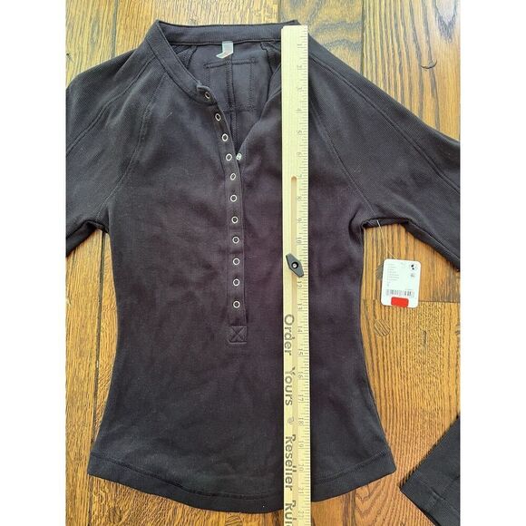 FP Movement Women's Kick Off Solid Layer Henley Size Small Black New - Picture 5 of 6